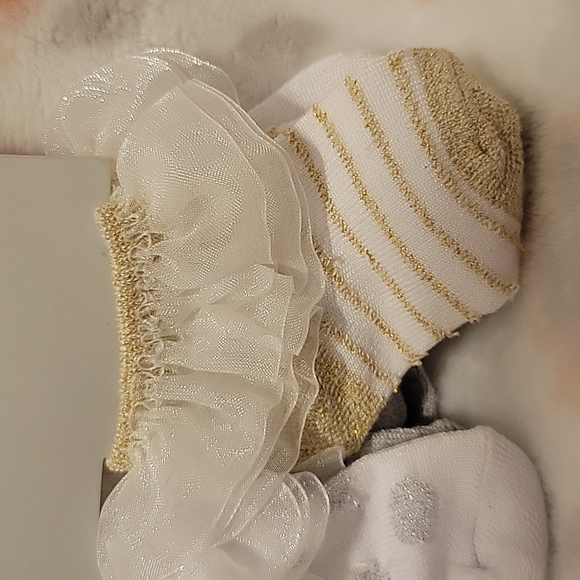 NWT Vince Camuto Baby Girl Socks - Picture 4 of 5